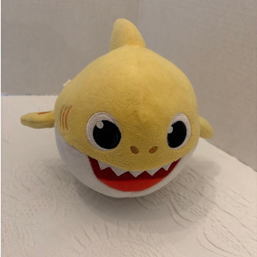 Baby Shark Pinkfong Dancing Doll Singing Yellow Plush WowWee Nickelodeon Works
